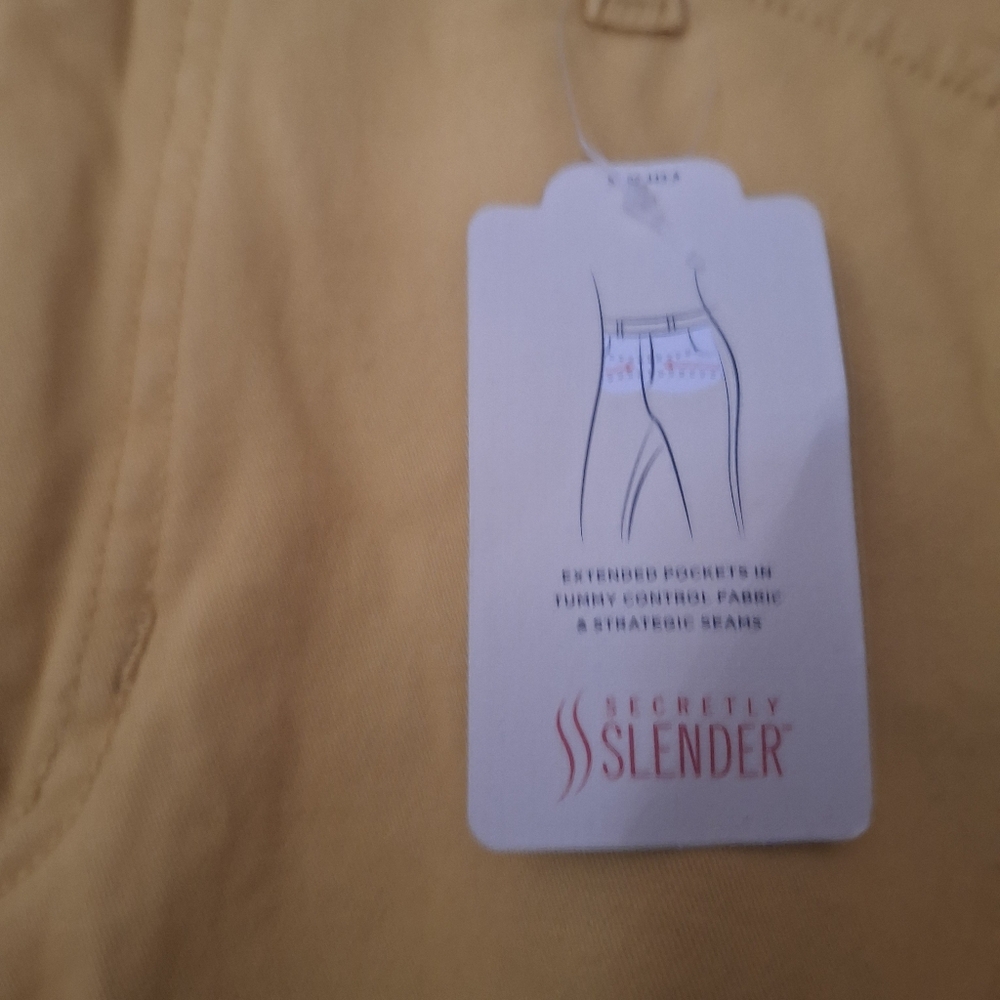 St Johns Bay Women's Yellow Shorts Size 14 - Picture 2 of 9
